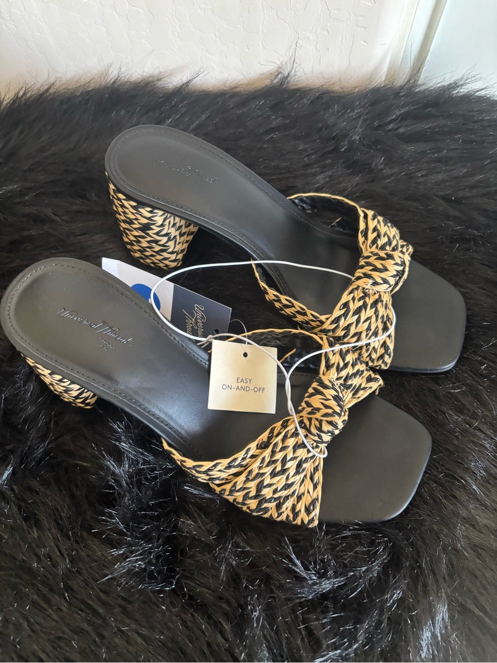 NWT Universal Thread Woven Bow-Accent Slide Sandals in Black and Natural, Size 7 - Picture 2 of 6